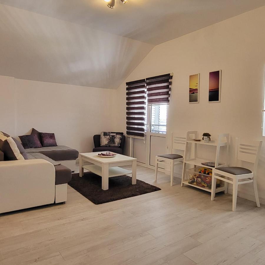 Apartmani Mia Sorajic Petrovac Εξωτερικό φωτογραφία