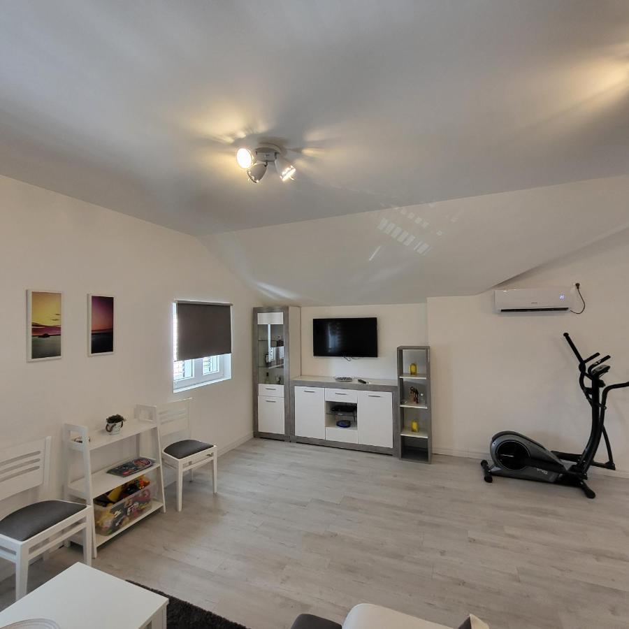 Apartmani Mia Sorajic Petrovac Εξωτερικό φωτογραφία