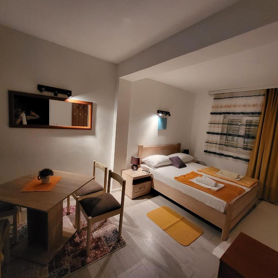 Apartmani Mia Sorajic Petrovac Εξωτερικό φωτογραφία