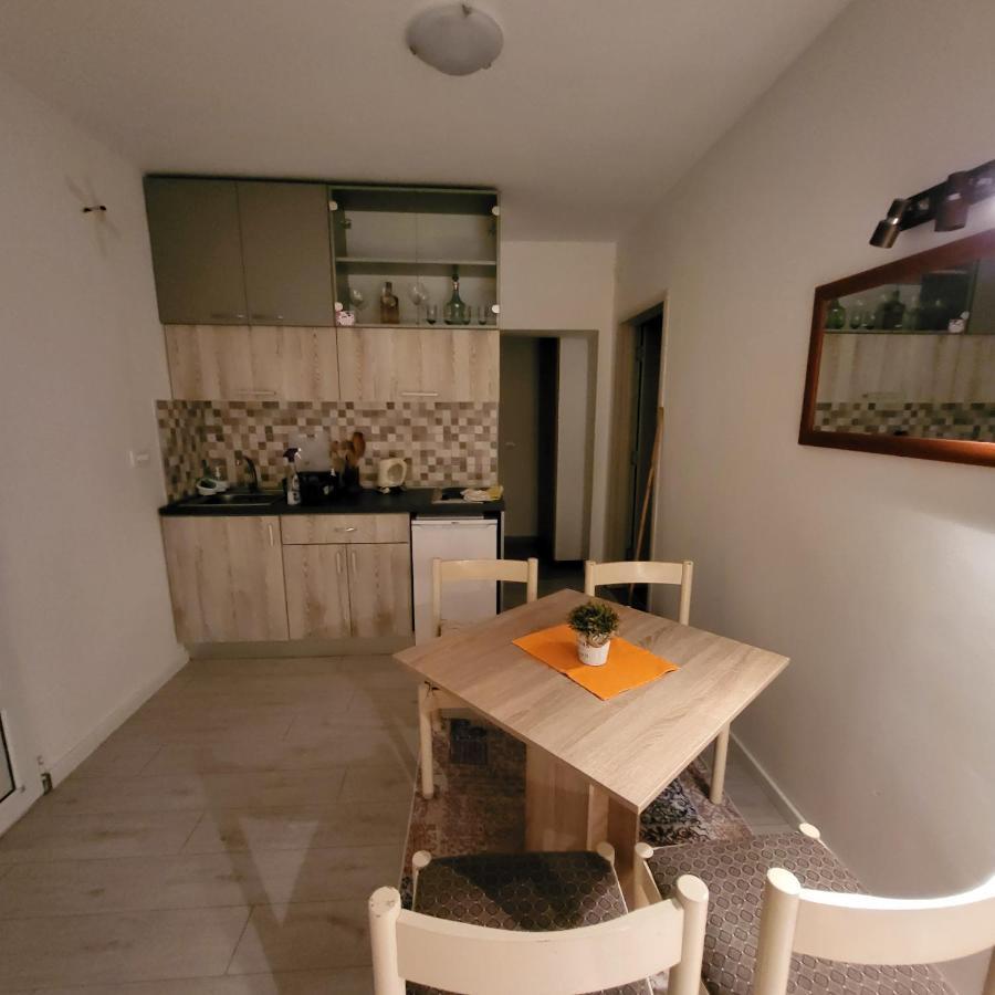 Apartmani Mia Sorajic Petrovac Εξωτερικό φωτογραφία