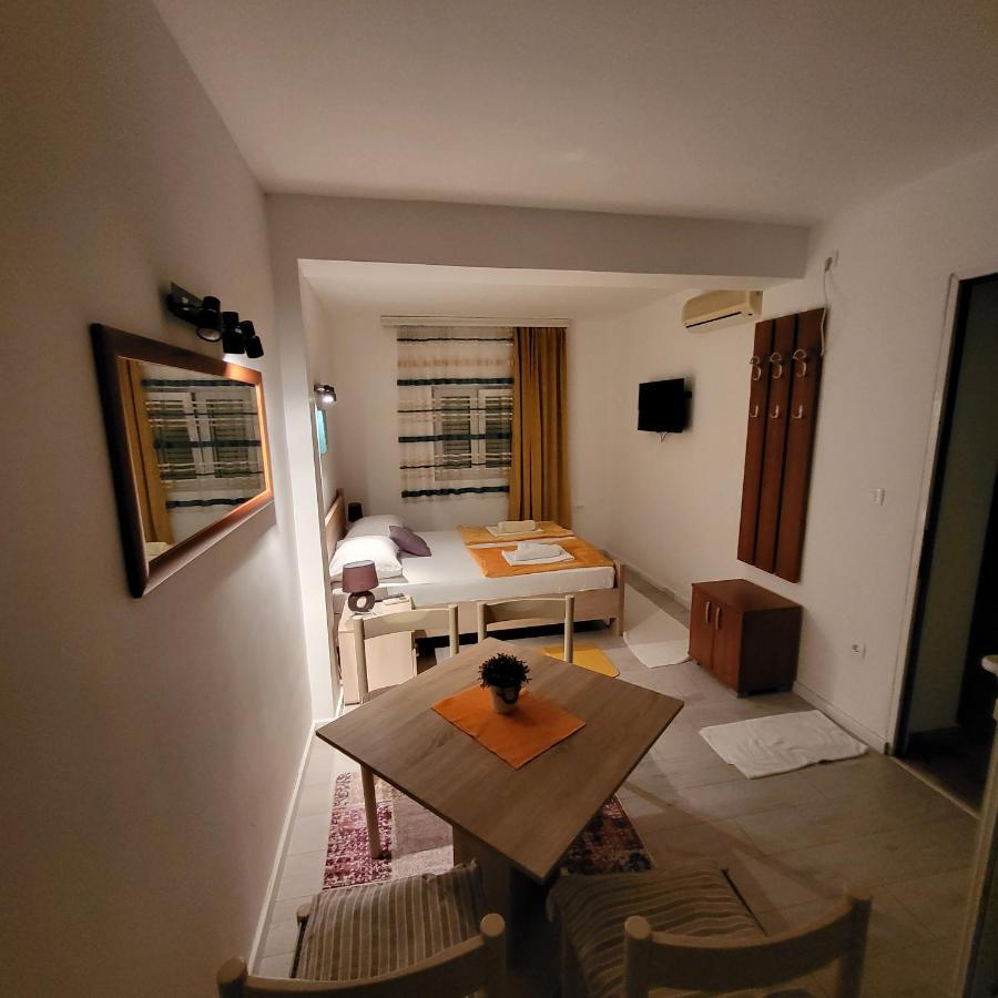 Apartmani Mia Sorajic Petrovac Εξωτερικό φωτογραφία