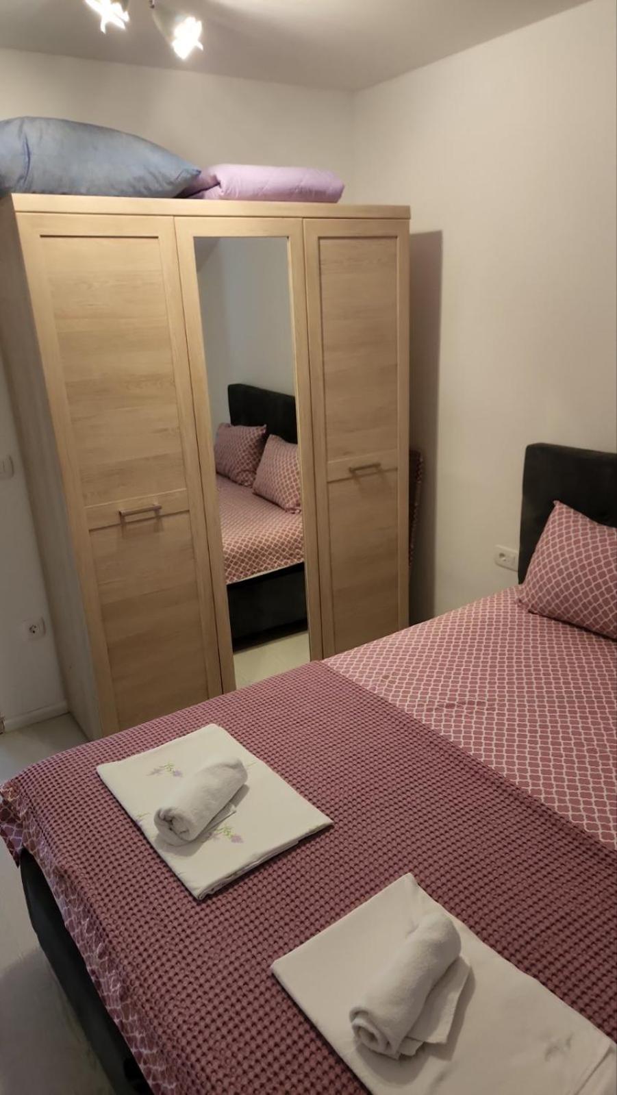 Apartmani Mia Sorajic Petrovac Δωμάτιο φωτογραφία